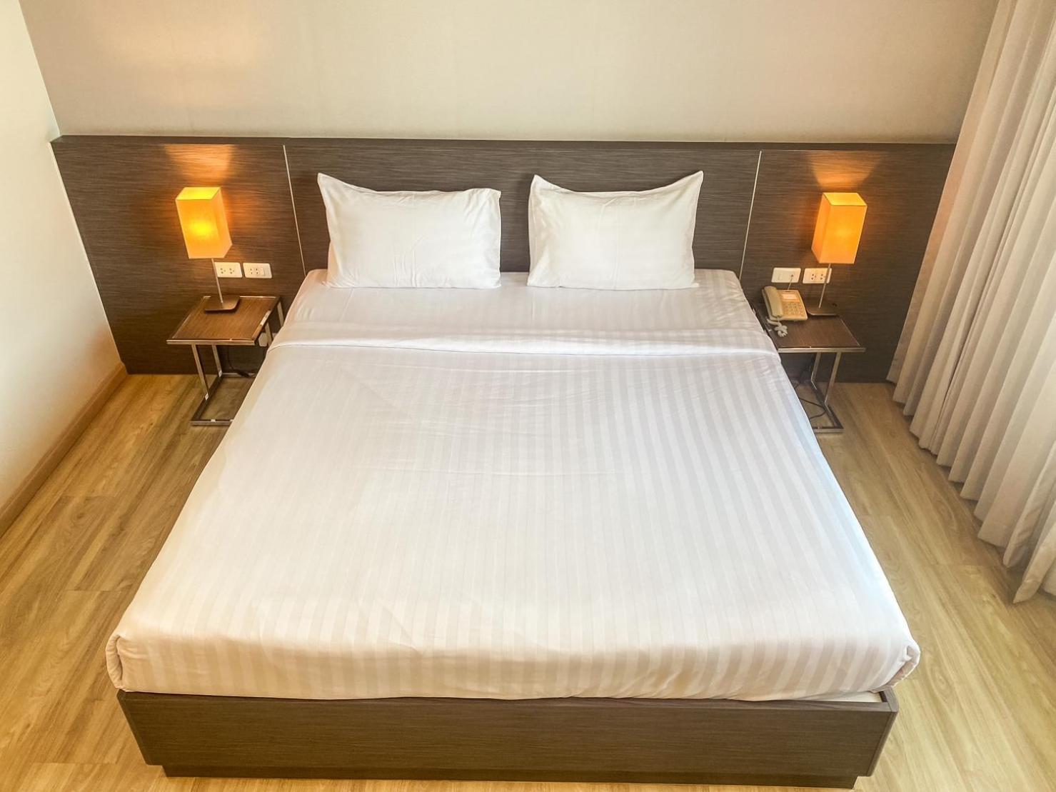 Leosor Hotel Накхонратчасіма Екстер'єр фото