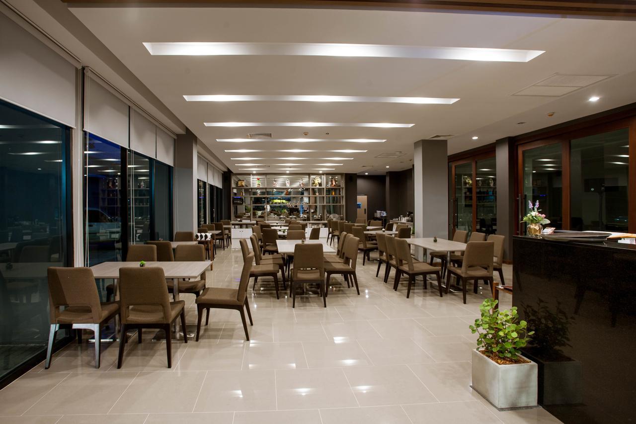 Leosor Hotel Накхонратчасіма Екстер'єр фото