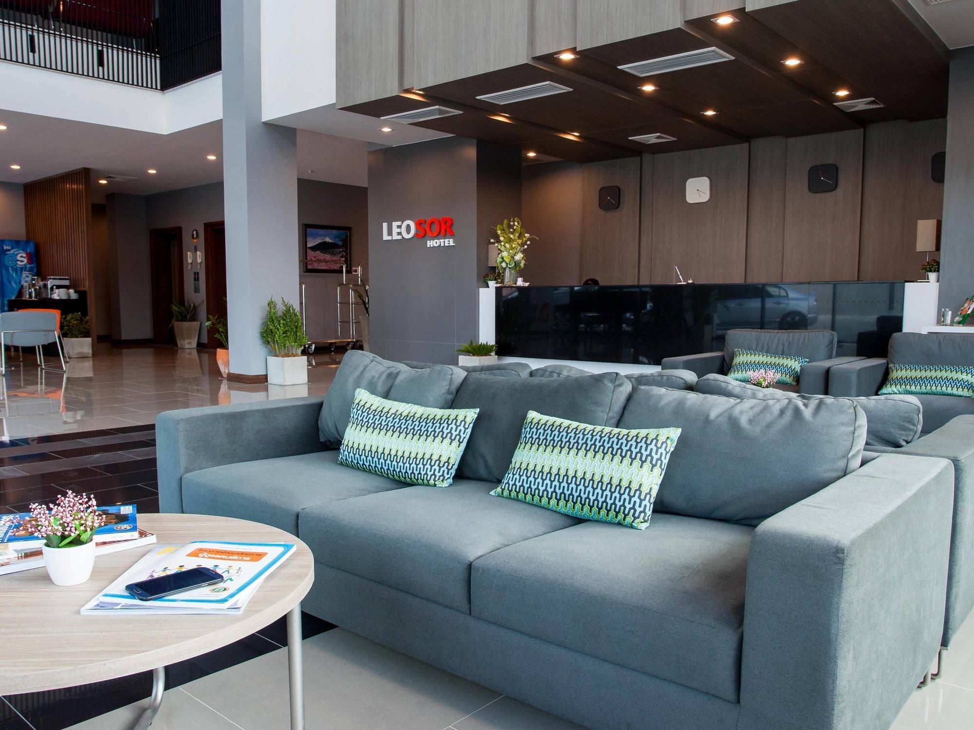 Leosor Hotel Накхонратчасіма Екстер'єр фото